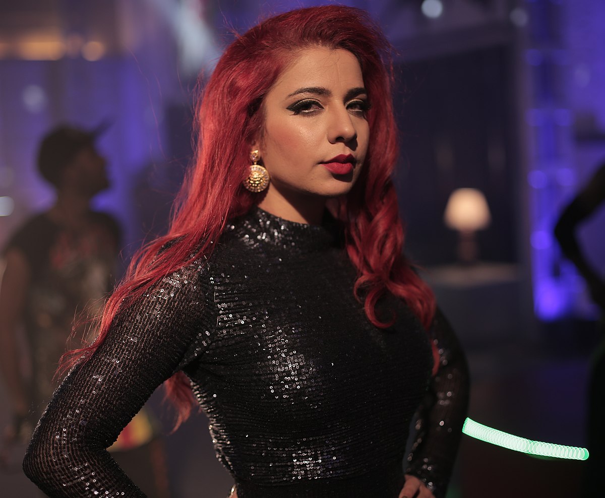 1200px-Jasmine_Sandlas